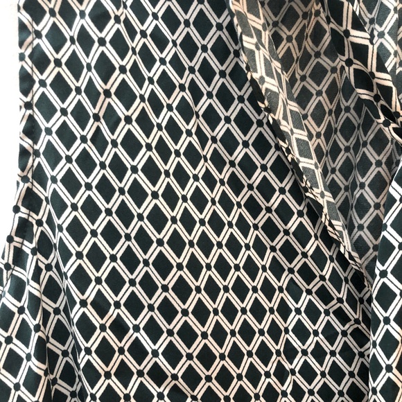 Sleeveless silk blouse V-neck and tie - Picture 6 of 6